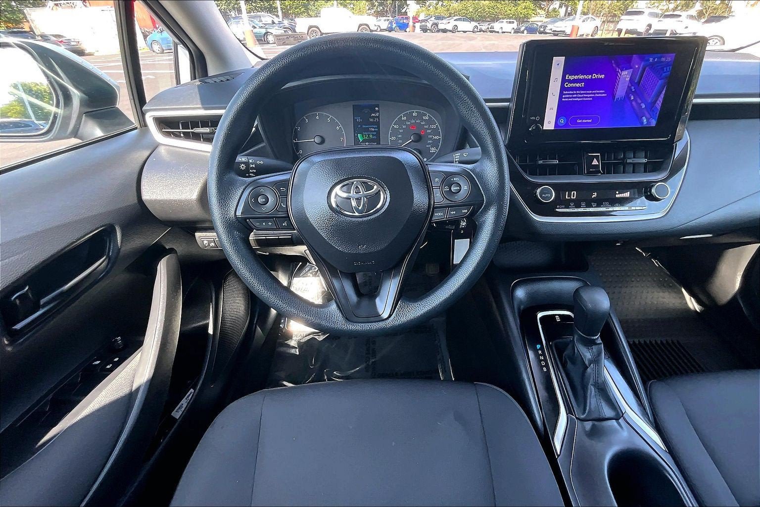 Used 2025 Toyota Corolla LE FWD image 5