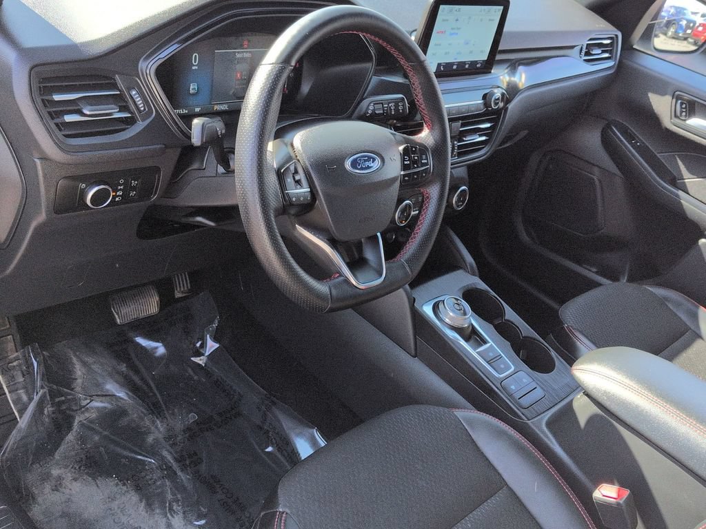 Used 2025 Ford Escape ST-Line FWD image 2