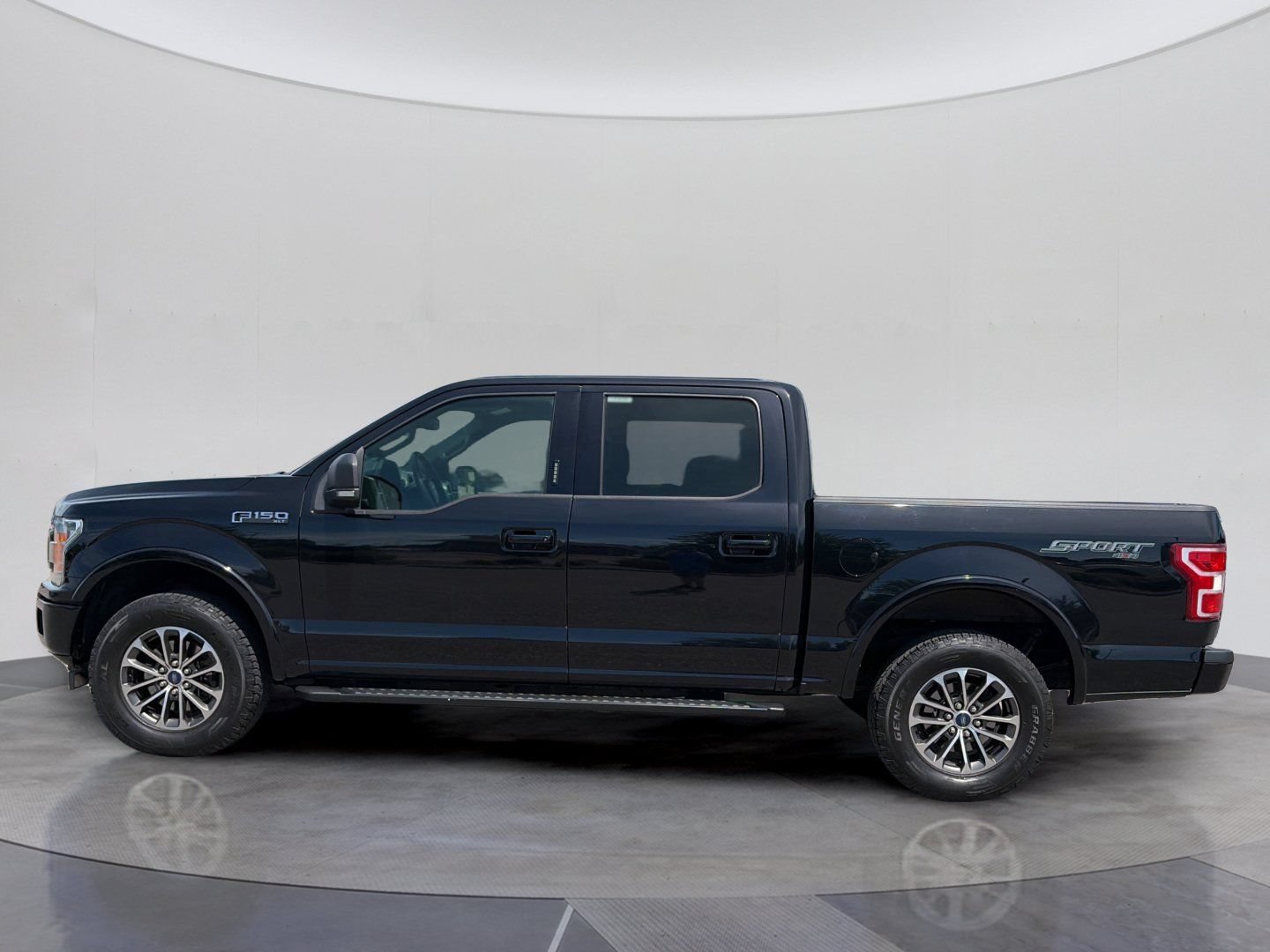 Used 2019 Ford F150 XLT w/ Equipment Group 302A Luxury AWD/4WD image 2