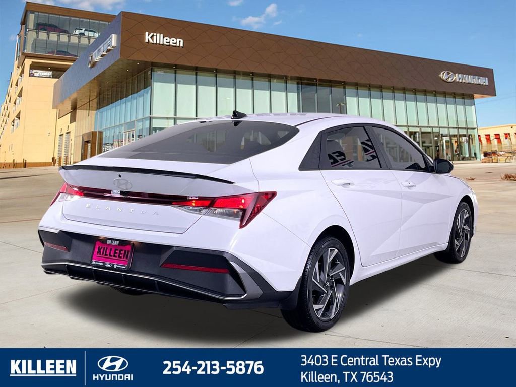 Used 2025 Hyundai Elantra Sport image 9
