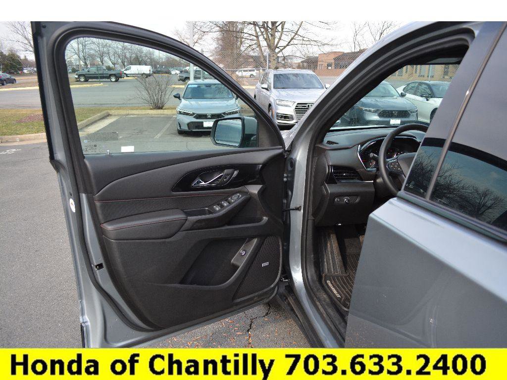 Used 2023 Chevrolet Traverse RS FWD image 24