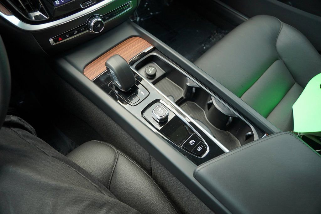 Used 2024 Volvo V60 B5 Cross Country Plus image 16