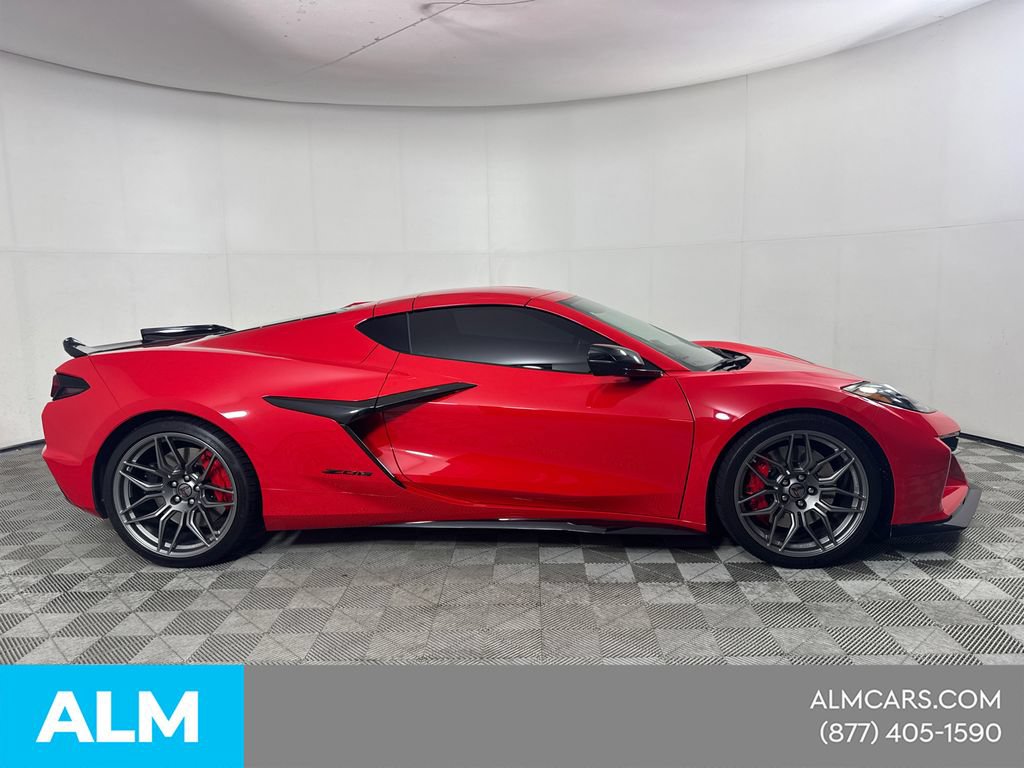 Used 2024 Chevrolet Corvette Z06 w/ Stealth Interior Trim Package RWD image 5