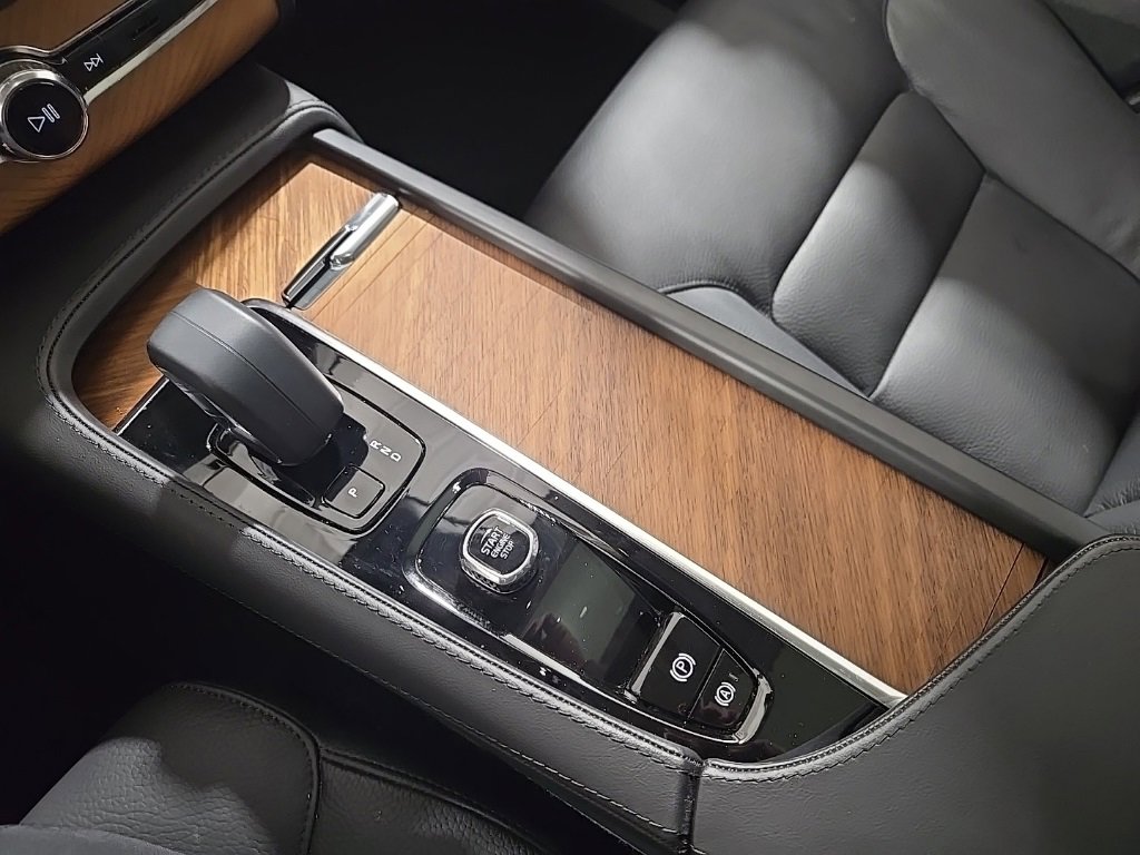 Used 2024 Volvo XC90 B6 Plus w/ Protection Package image 13