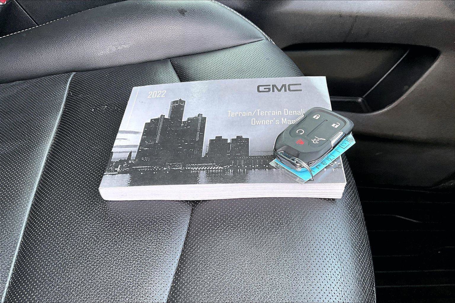 Used 2022 GMC Terrain SLT w/ Infotainment Package II image 12