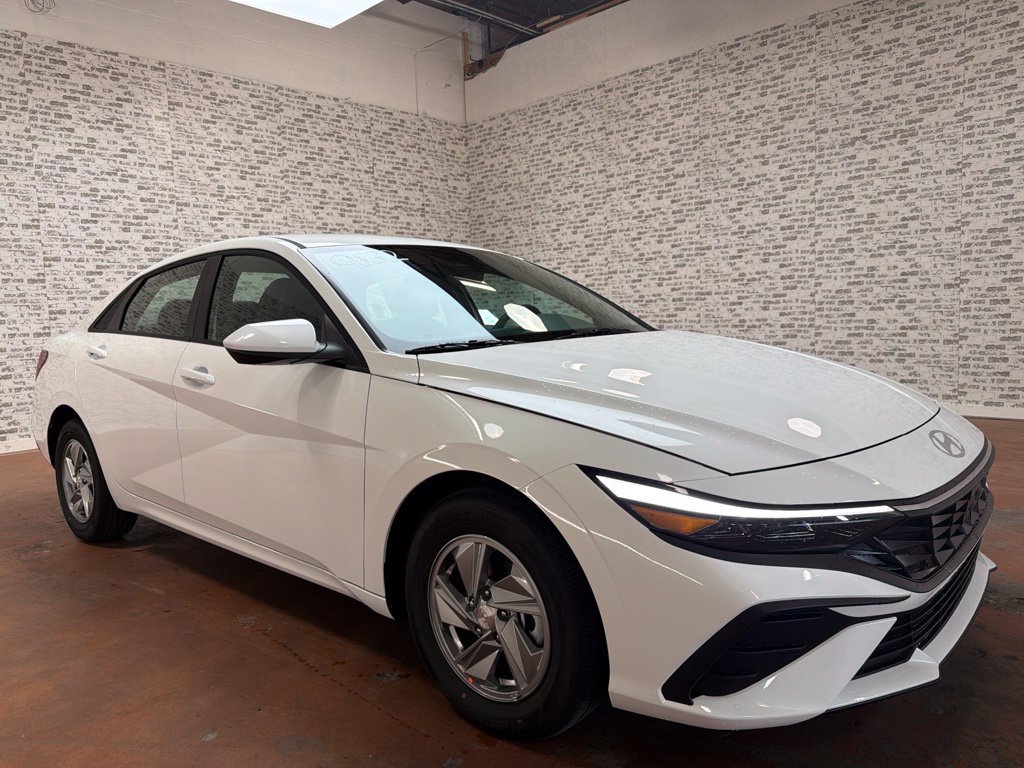 New 2026 Hyundai Elantra SE