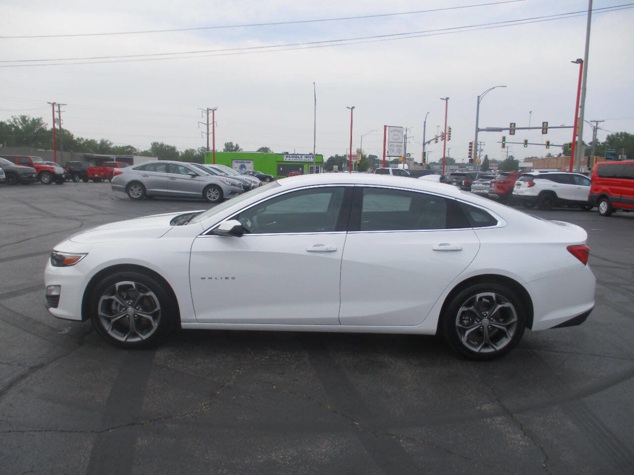 Used 2024 Chevrolet Malibu LT image 2