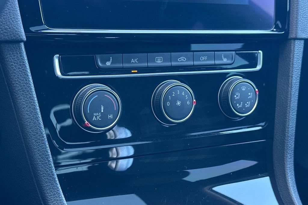 Used 2018 Volkswagen GTI SE FWD image 20