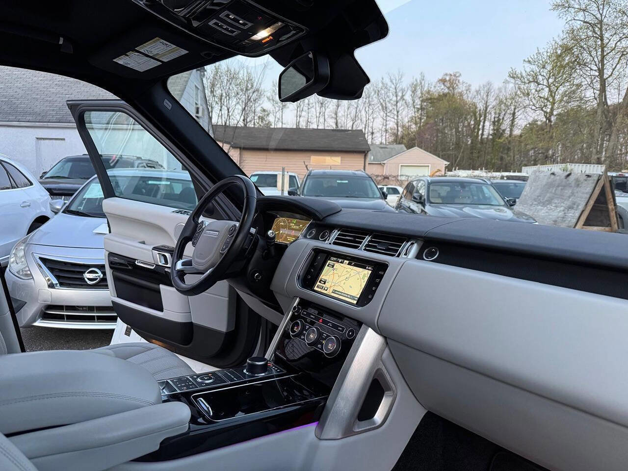 Used 2016 Land Rover Range Rover HSE image 25