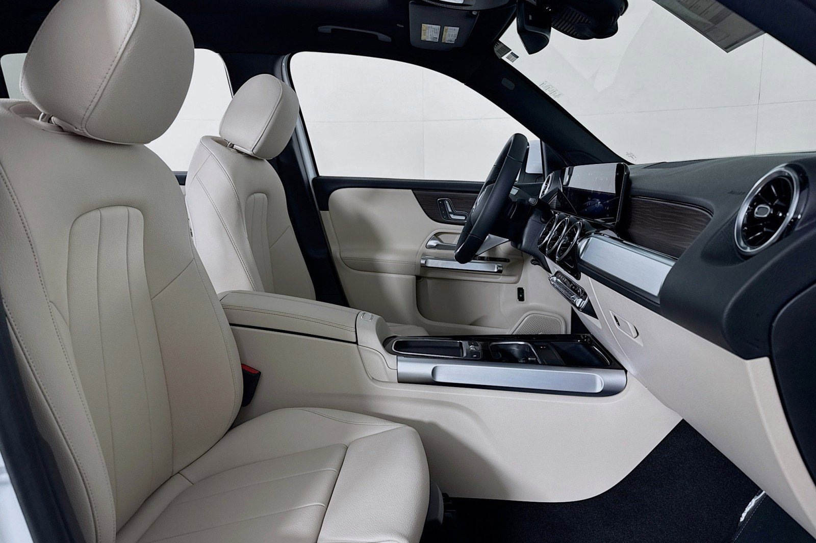 New 2026 Mercedes-Benz GLB 250 image 6