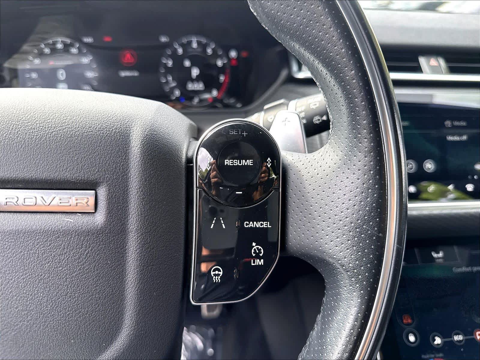 Used 2019 Land Rover Range Rover Velar R-Dynamic SE AWD/4WD image 19