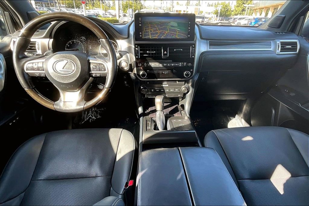 Used 2023 Lexus GX 460 Premium w/ Accessory Package image 11