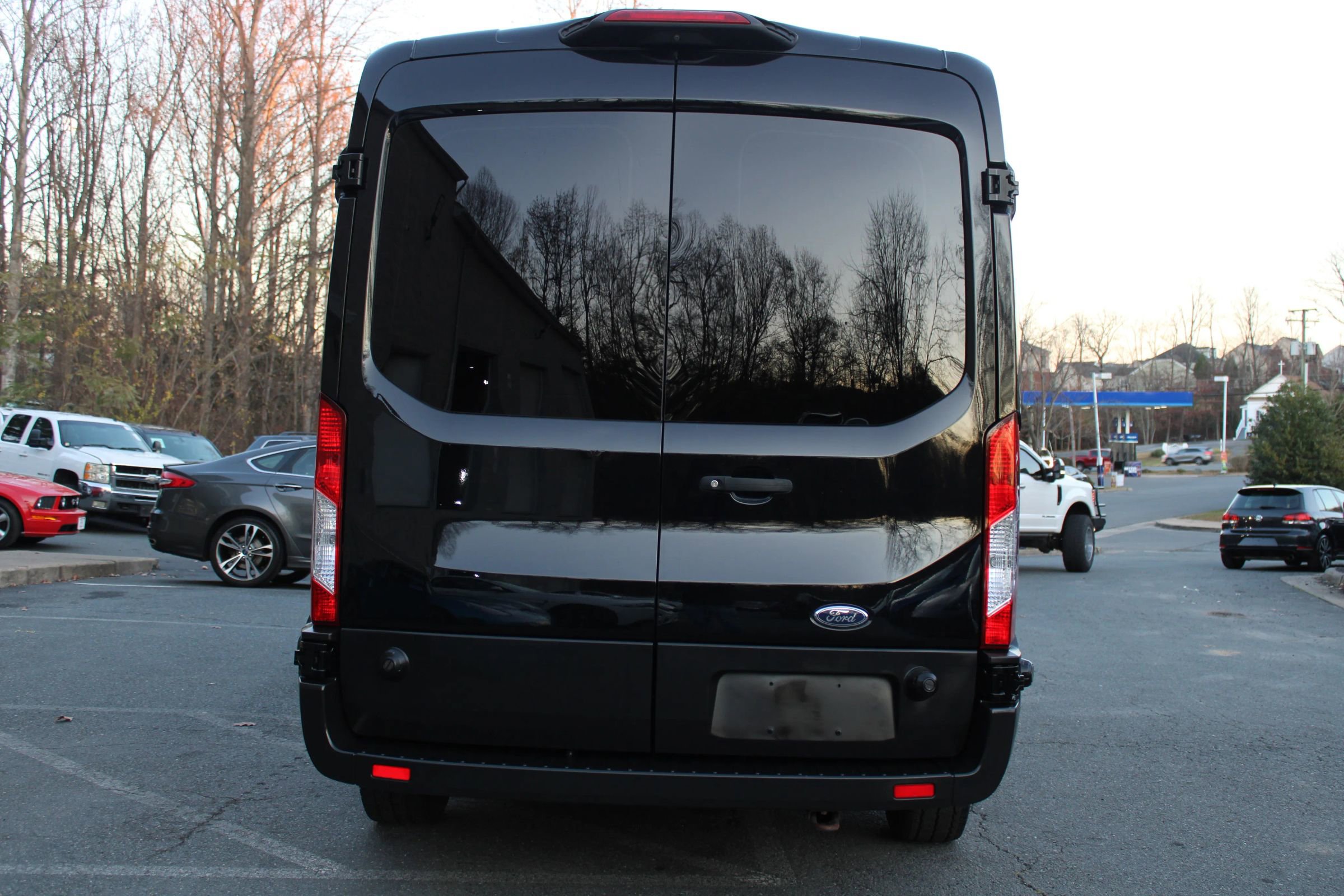 Used 2019 Ford Transit 350 XLT image 5