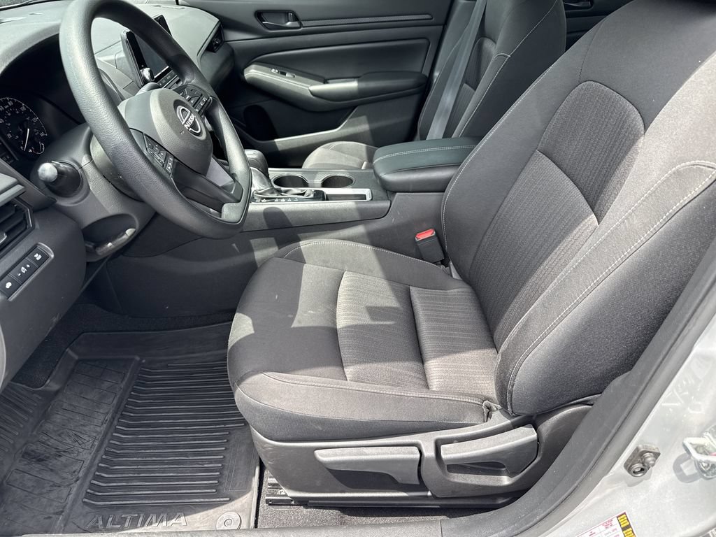 Used 2024 Nissan Altima 2.5 S FWD image 9