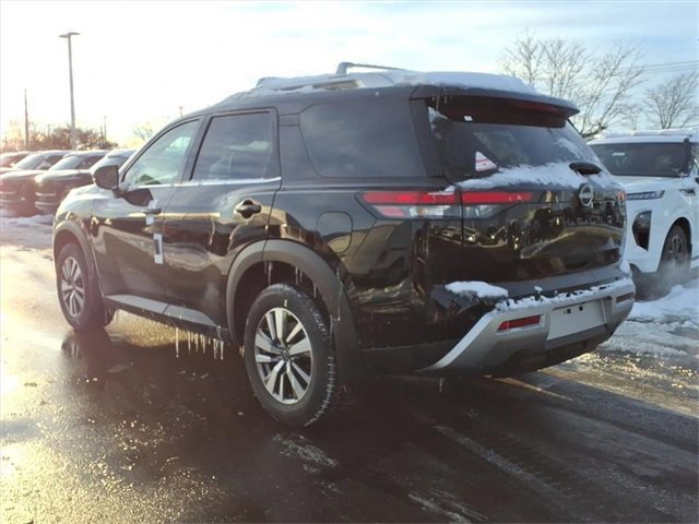 New 2025 Nissan Pathfinder SL w/ Black Appearance Package image 6