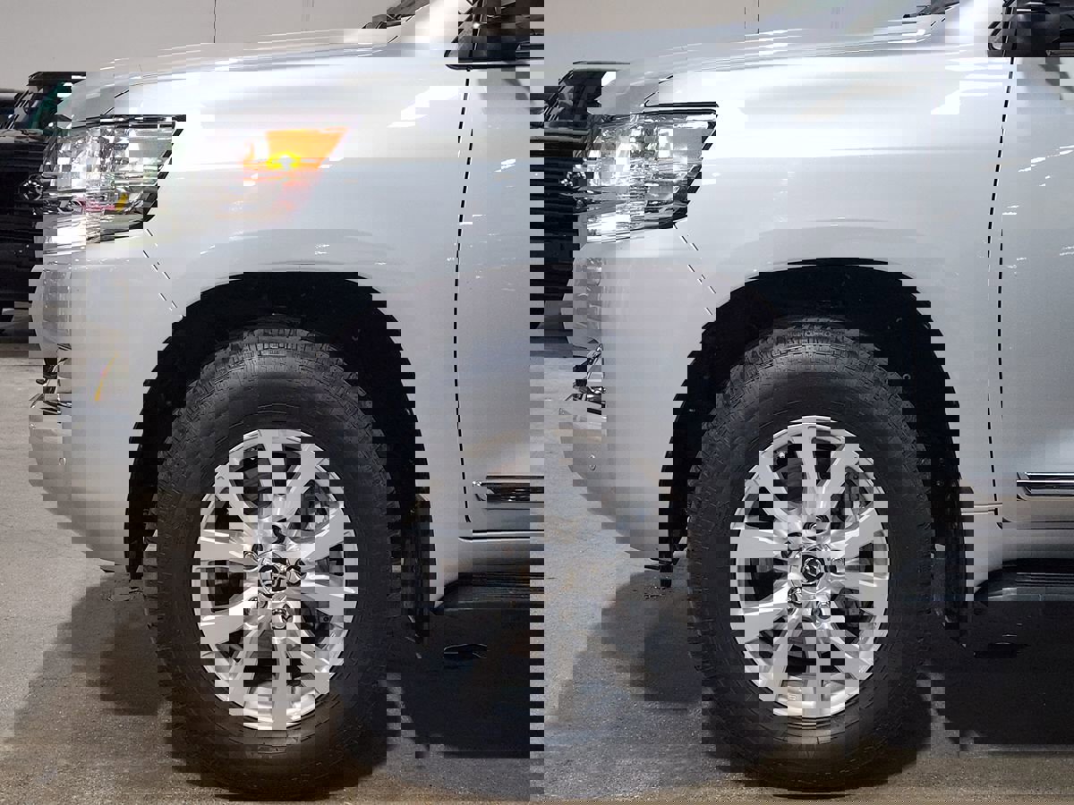 Used 2019 Toyota Land Cruiser image 5