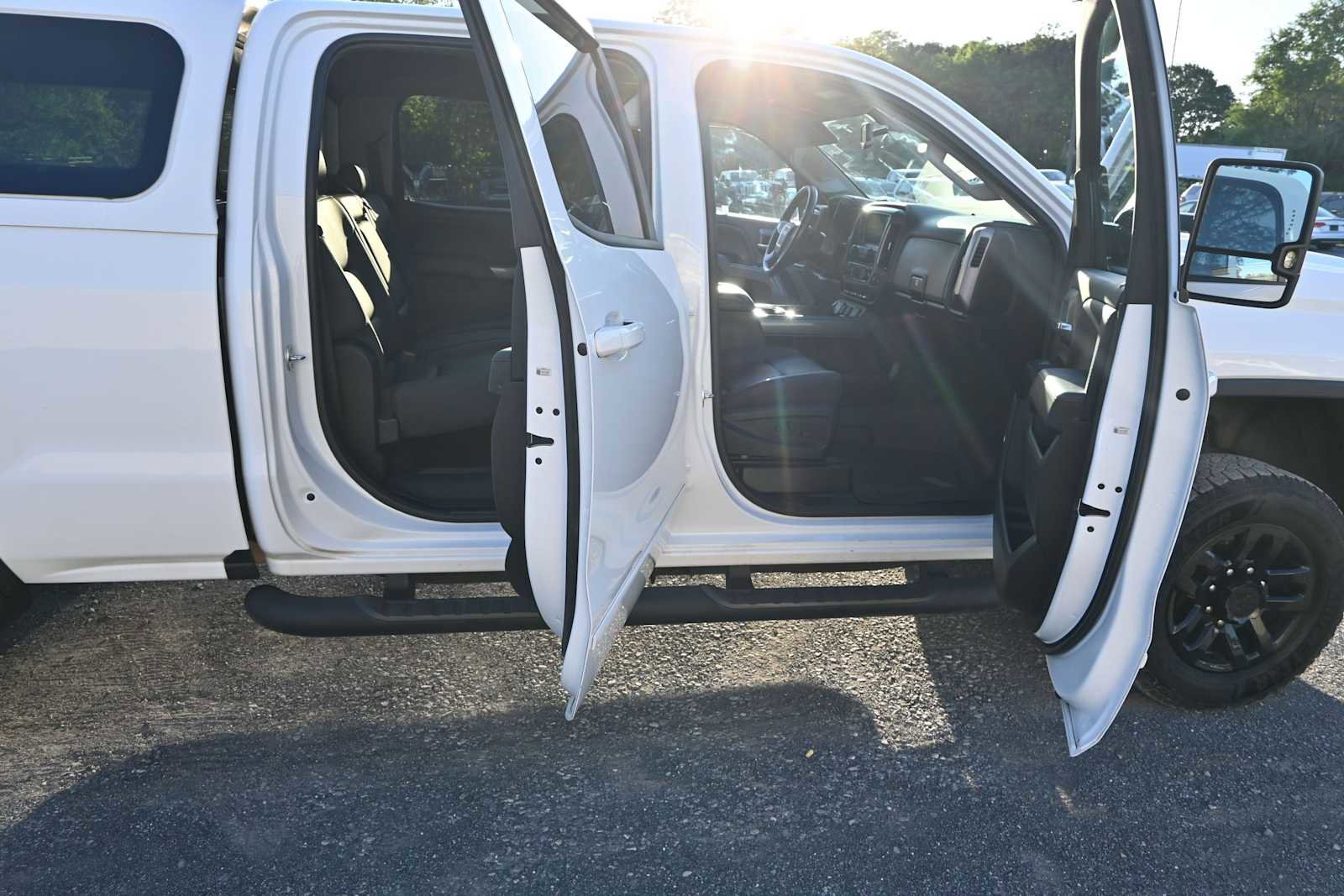 Used 2018 GMC Sierra 2500 SLT w/ All Terrain HD Package AWD/4WD image 18