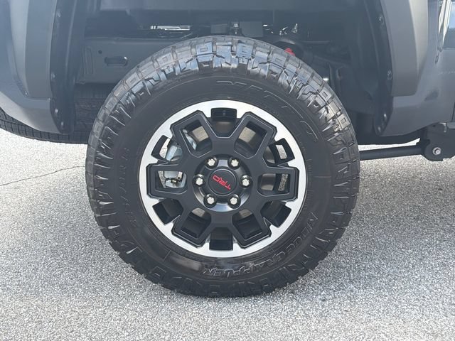 Used 2025 Toyota Tacoma TRD Off-Road AWD/4WD image 17