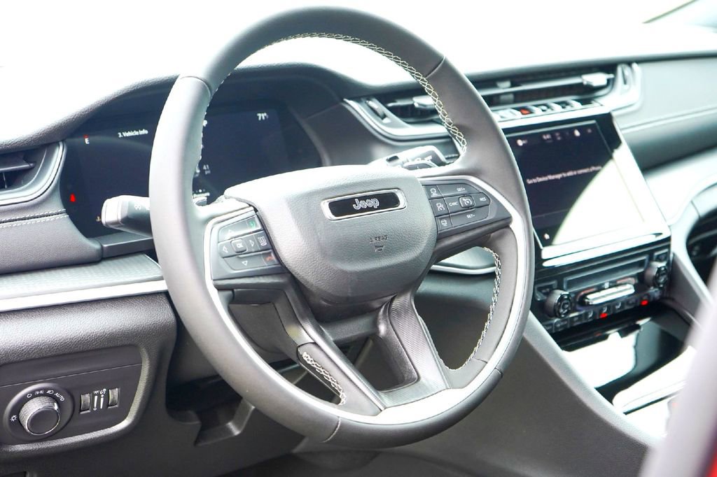 New 2026 Jeep Grand Cherokee Laredo RWD image 9