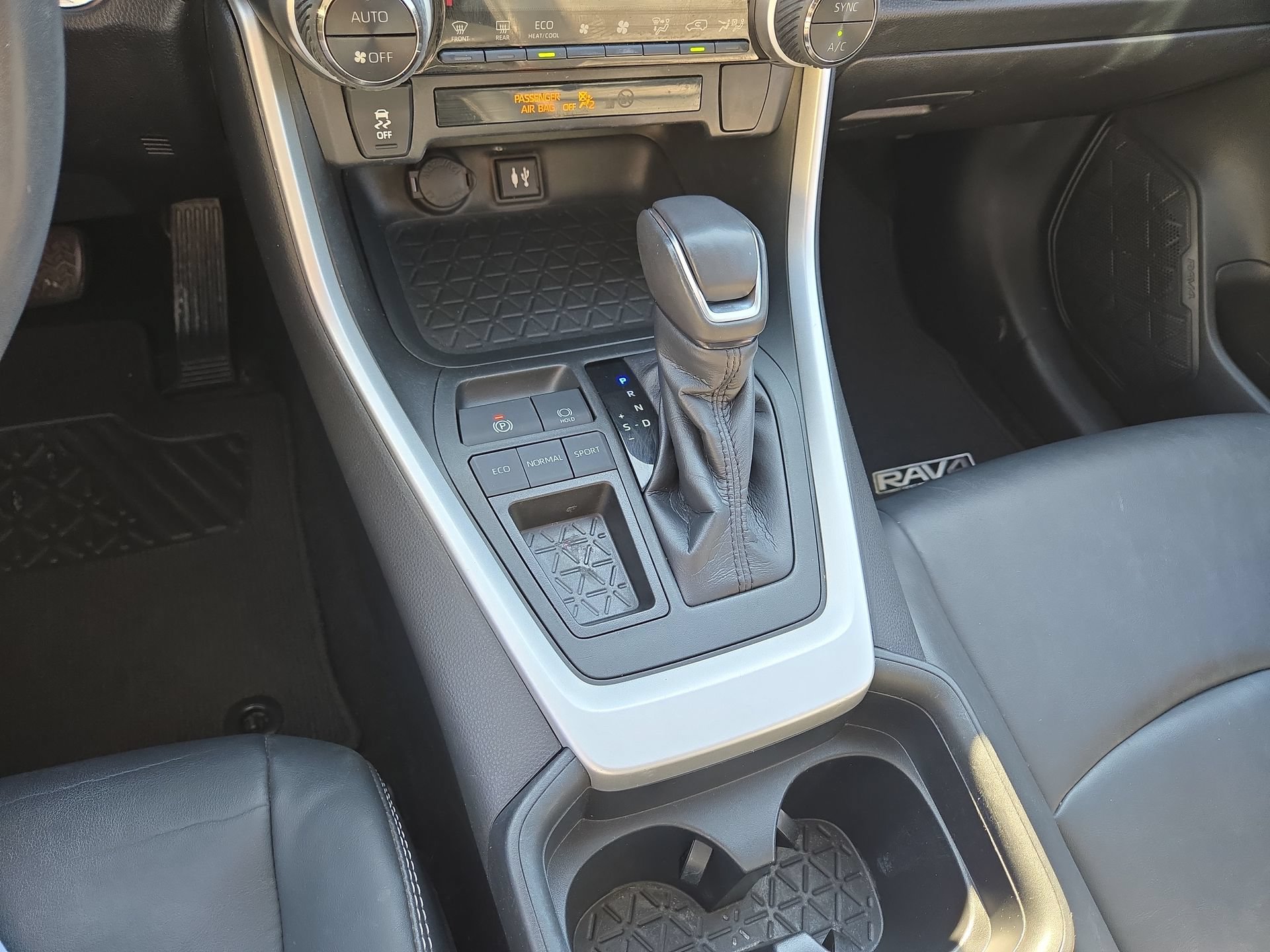 Used 2019 Toyota RAV4 XLE Premium FWD image 22