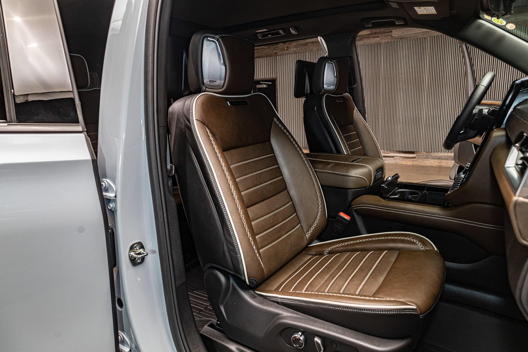 Used 2026 GMC Yukon Denali Ultimate AWD/4WD image 29