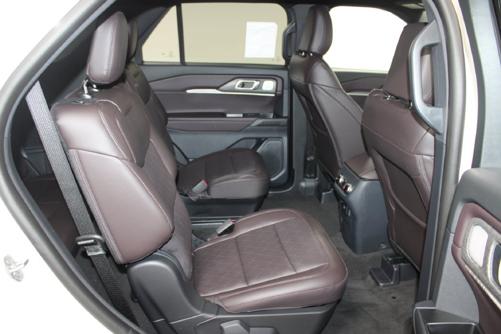 New 2026 Ford Explorer Platinum RWD image 31