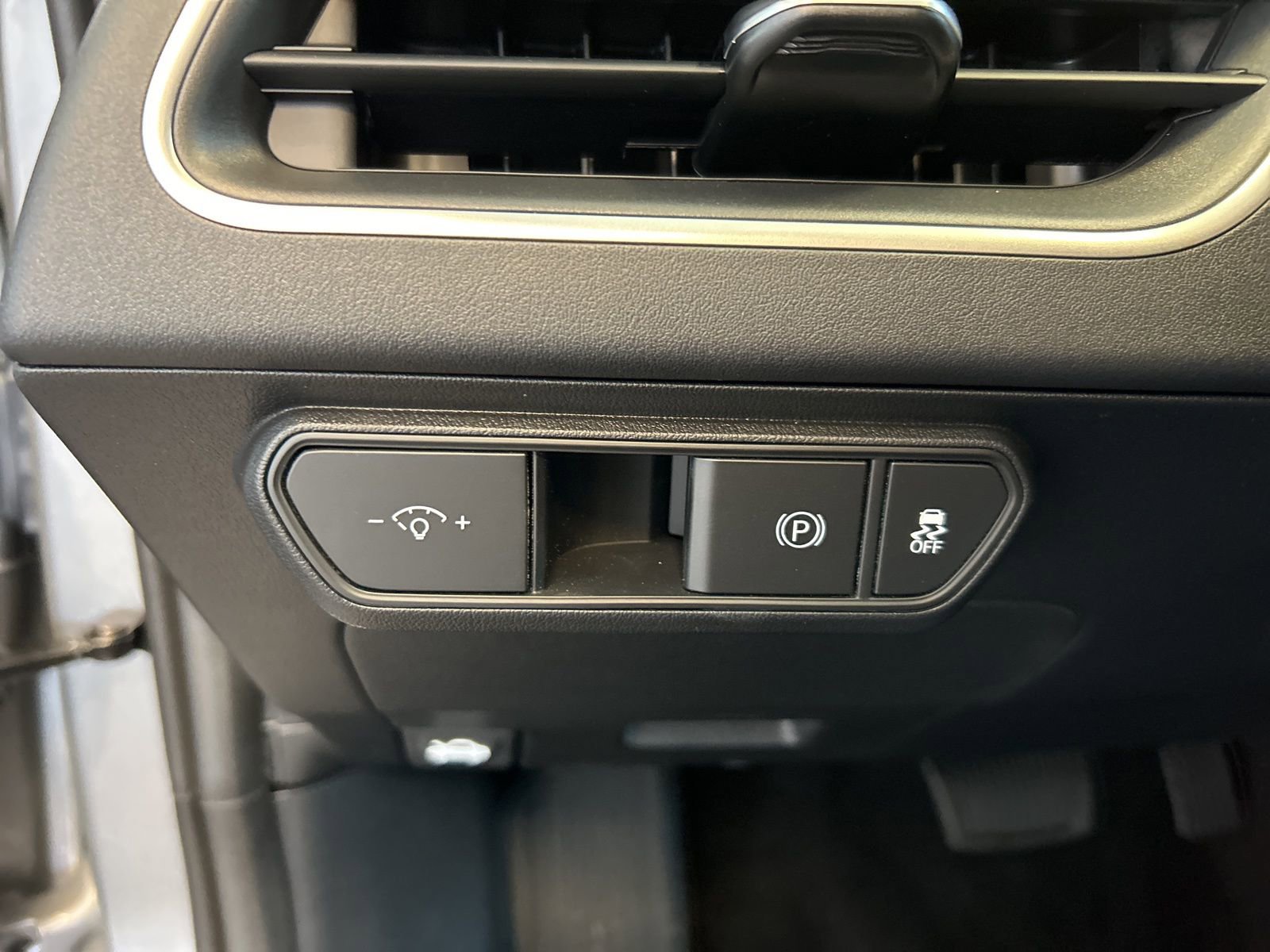 New 2025 Kia K4 LXS image 15