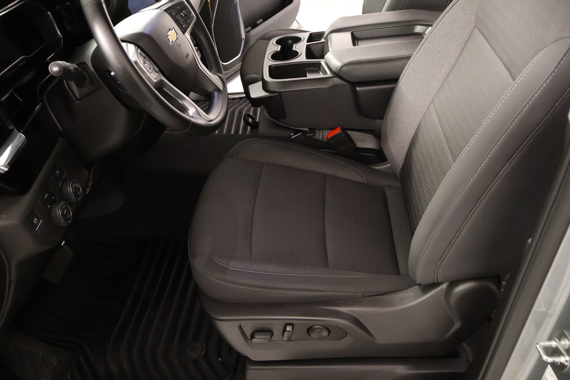 Used 2024 Chevrolet Silverado 1500 LT image 9