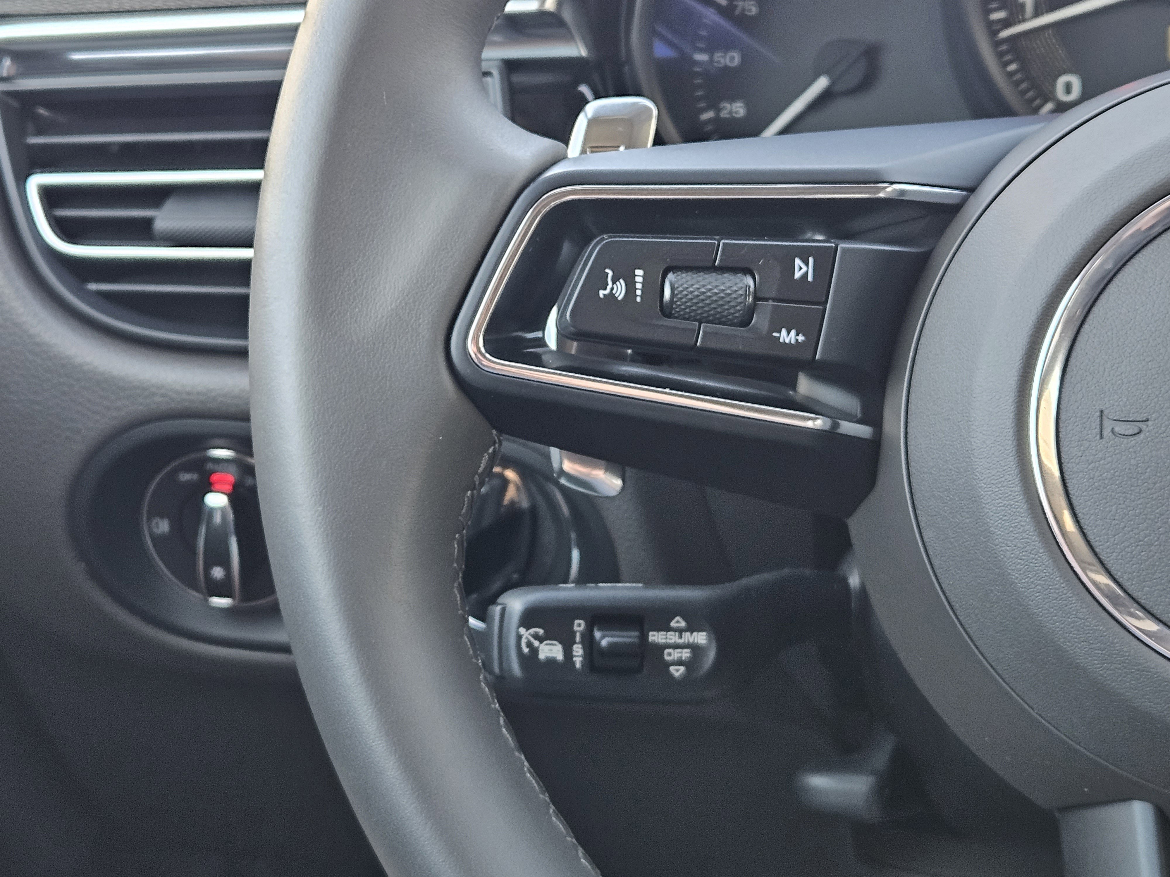 Certified 2025 Porsche Macan image 26