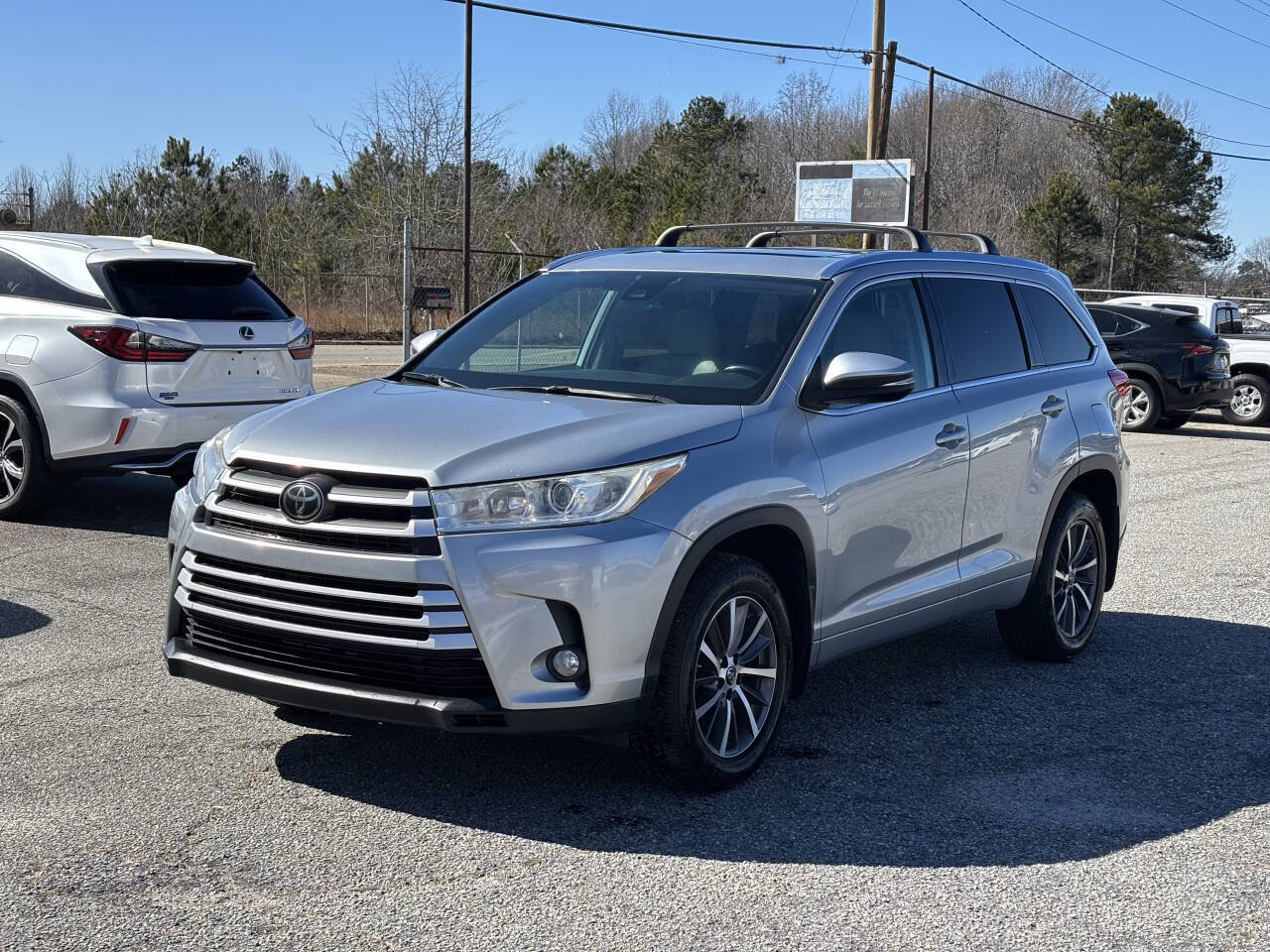 Used 2018 Toyota Highlander XLE image 3