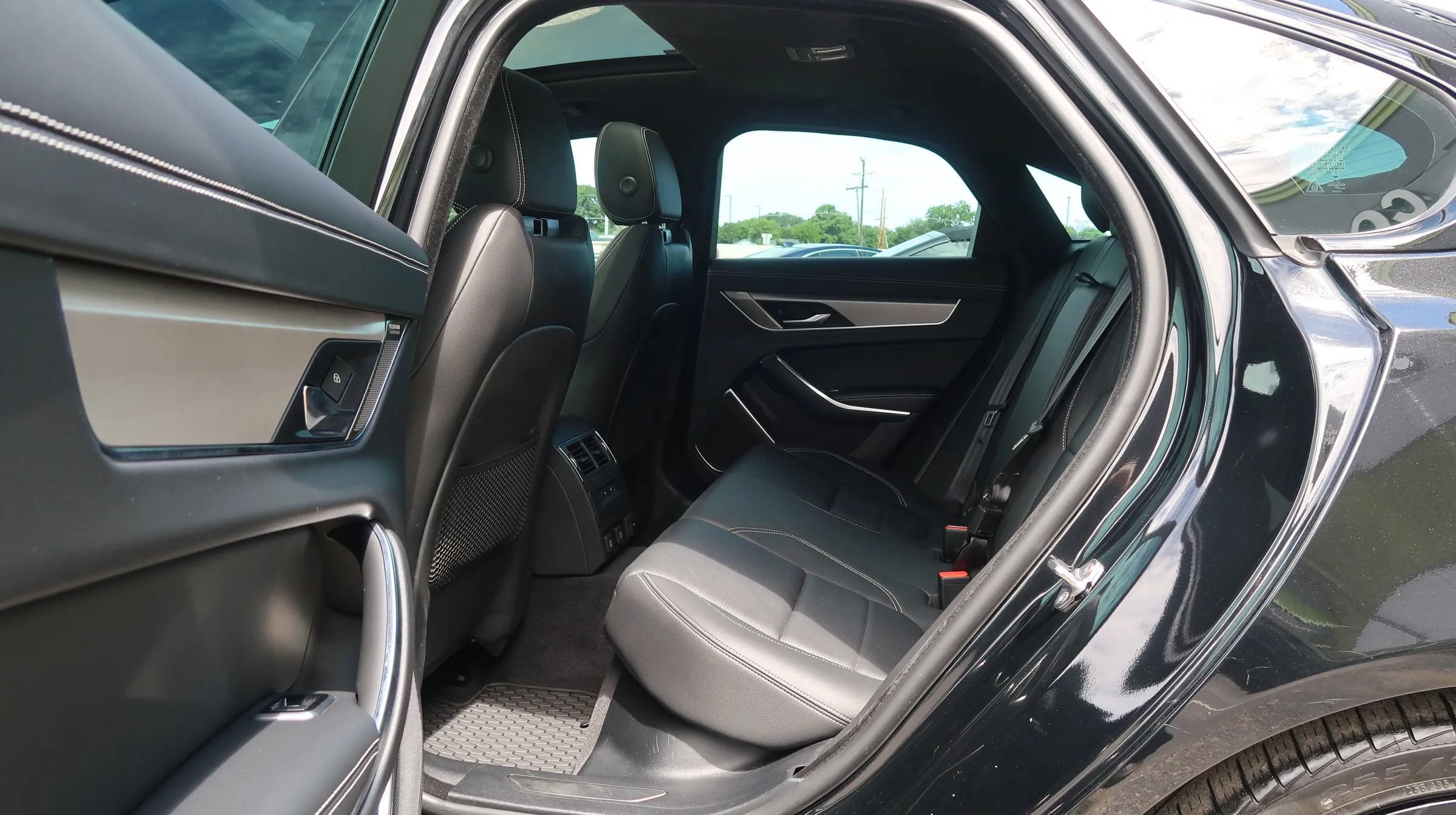 Used 2024 Jaguar XF R-Dynamic SE AWD/4WD image 19