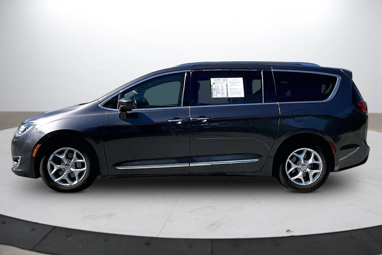 Used 2017 Chrysler Pacifica Touring-L Plus w/ Tire & Wheel Group FWD image 6