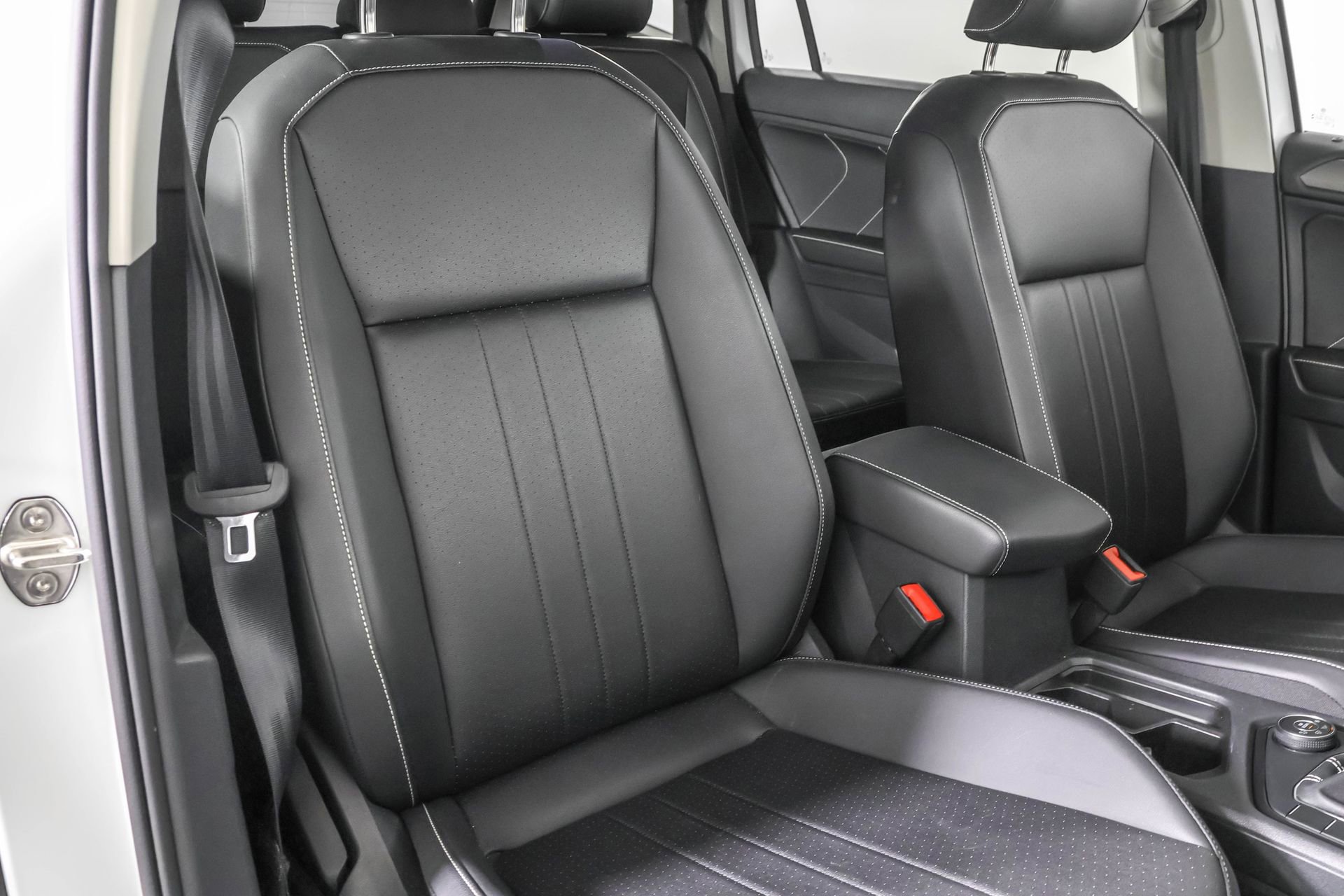 Used 2023 Volkswagen Tiguan SE AWD/4WD image 45