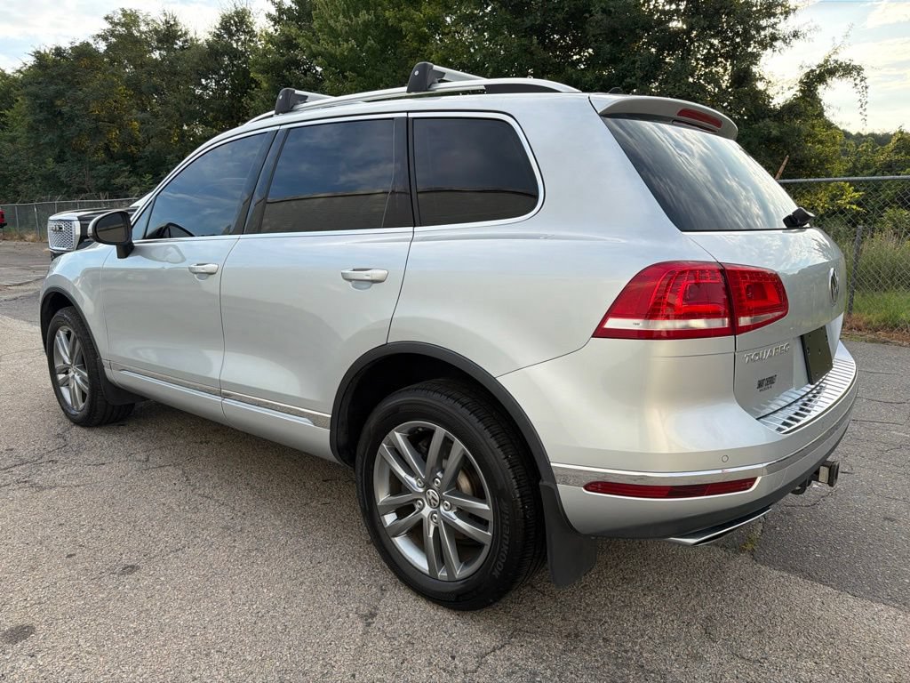 Used 2016 Volkswagen Touareg TDI w/ Technology Pkg AWD/4WD image 4