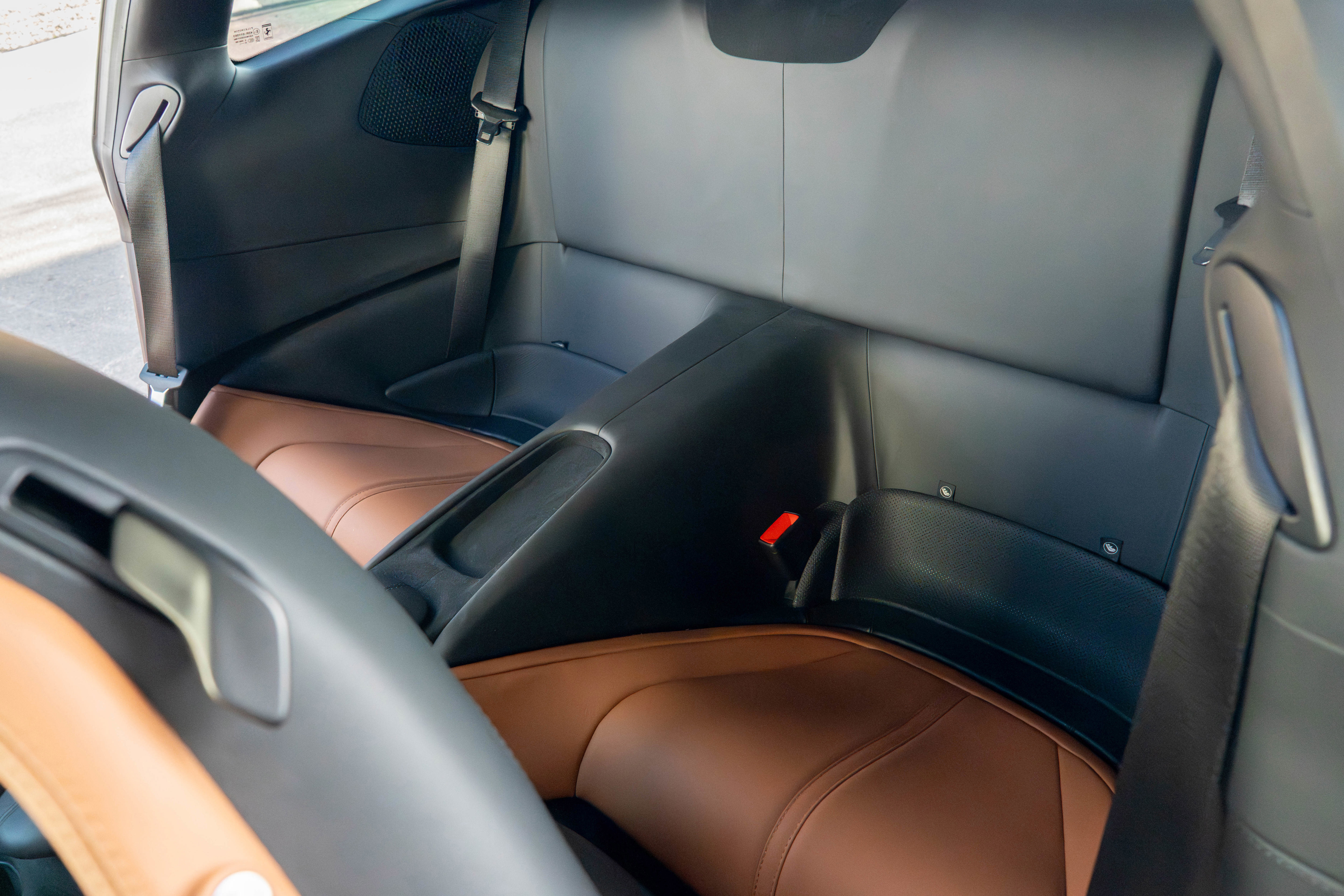 Used 2021 Ferrari Roma image 34