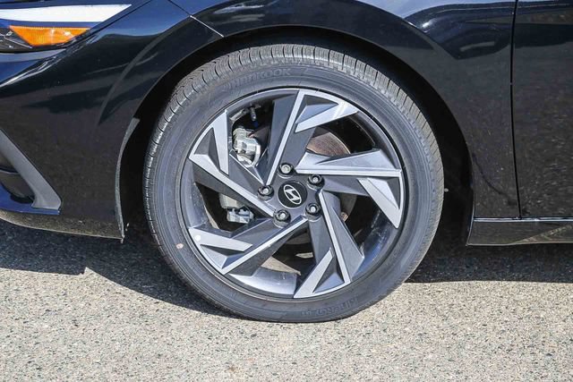 New 2025 Hyundai Elantra SEL FWD image 11