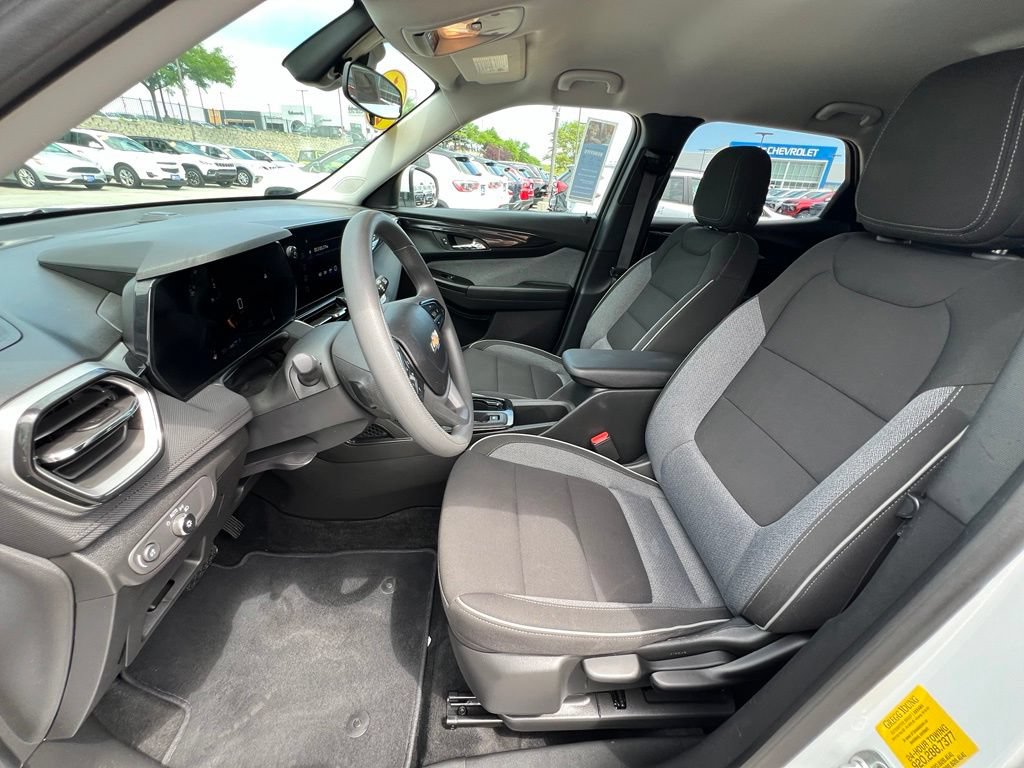 Used 2025 Chevrolet TrailBlazer LT AWD/4WD image 19