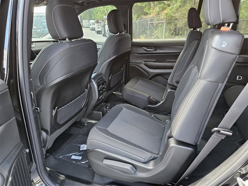 New 2024 Jeep Grand Cherokee L Laredo w/ Luxury Tech Group I image 11