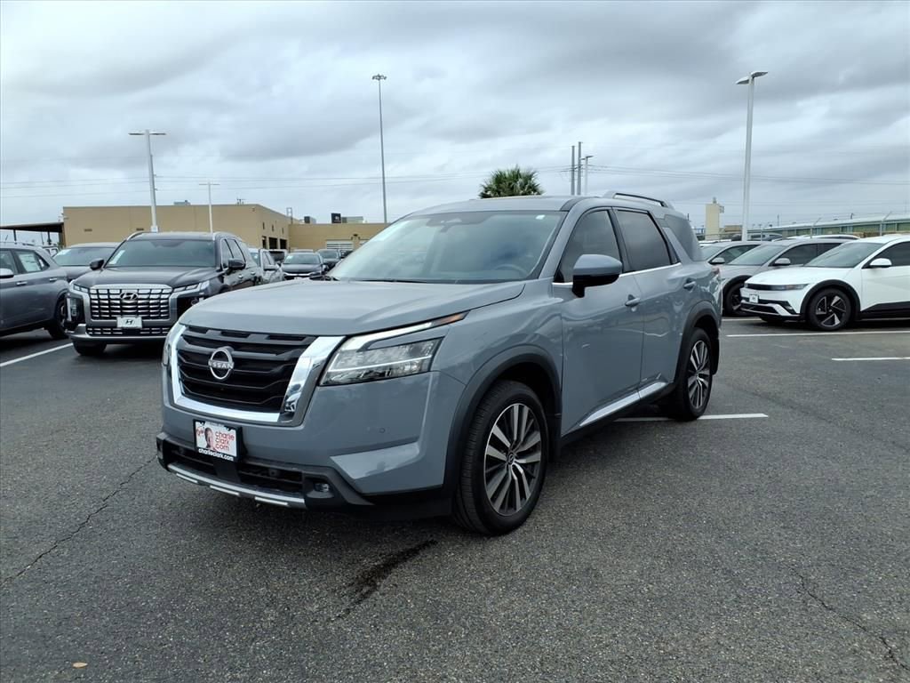 Used 2022 Nissan Pathfinder Platinum image 1