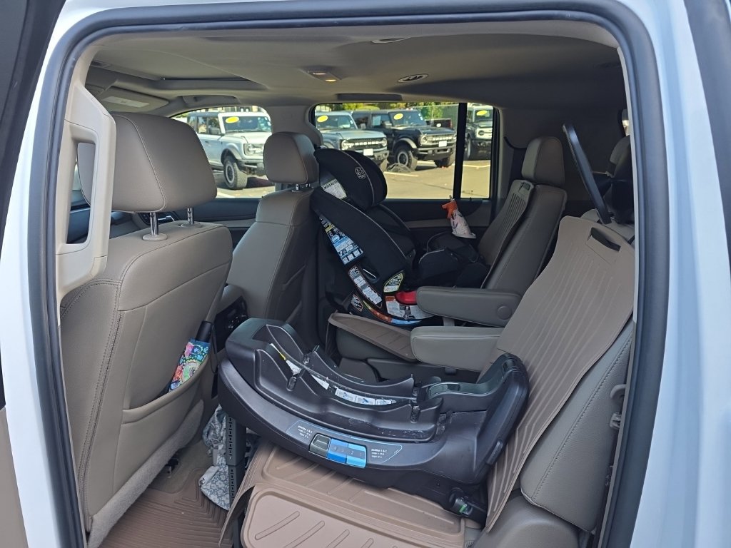 Used 2018 Chevrolet Suburban LT w/ LT Signature Package AWD/4WD image 11