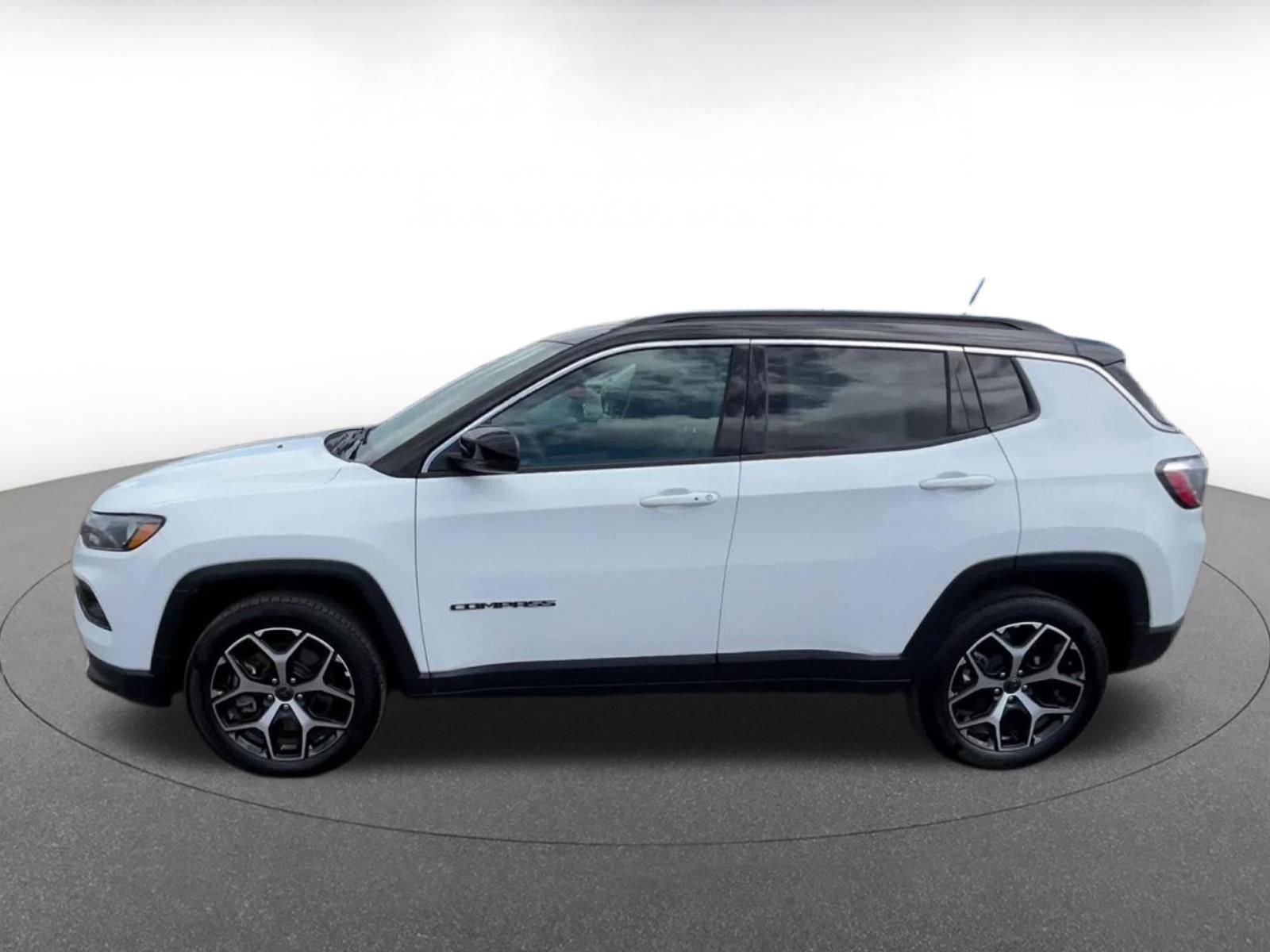Used 2025 Jeep Compass Limited image 9