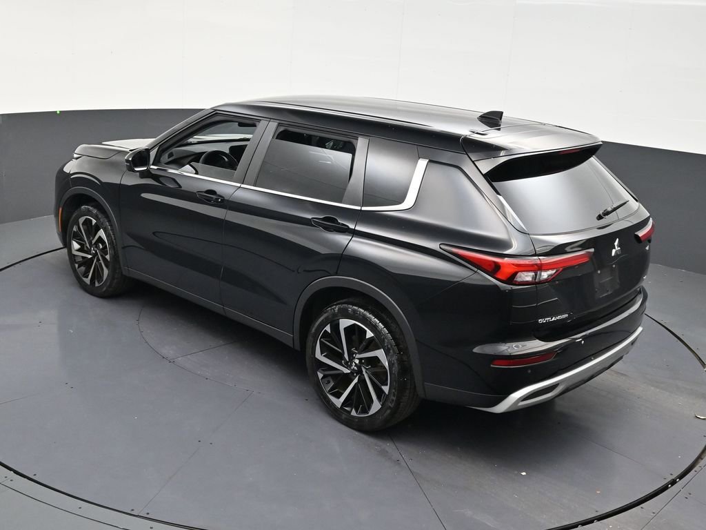 Used 2022 Mitsubishi Outlander SE image 15