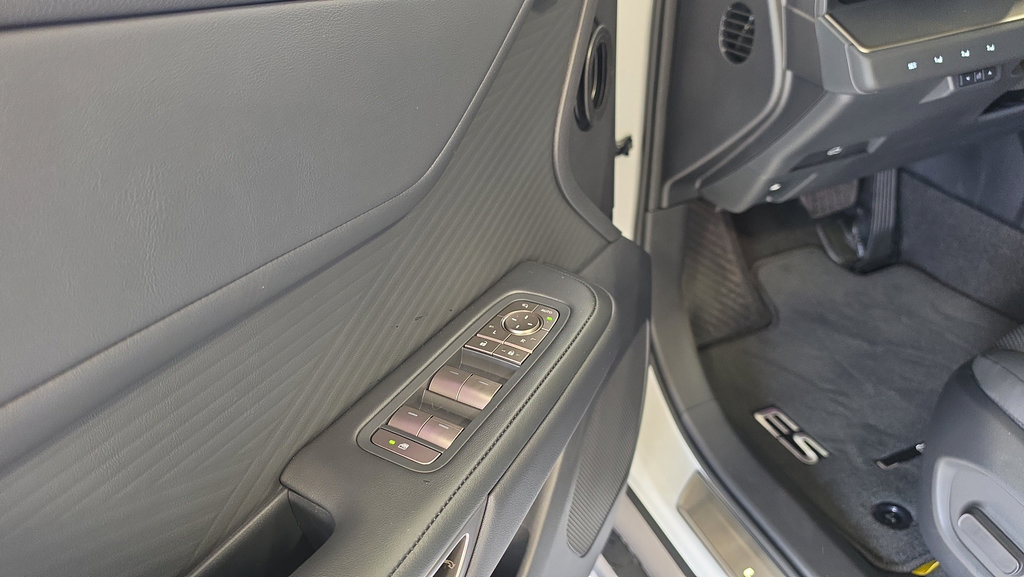 New 2026 Lexus ES 500e AWD/4WD image 13