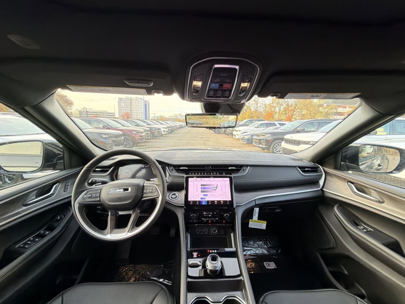 New 2025 Jeep Grand Cherokee Limited w/ Luxury Tech Group II image 23