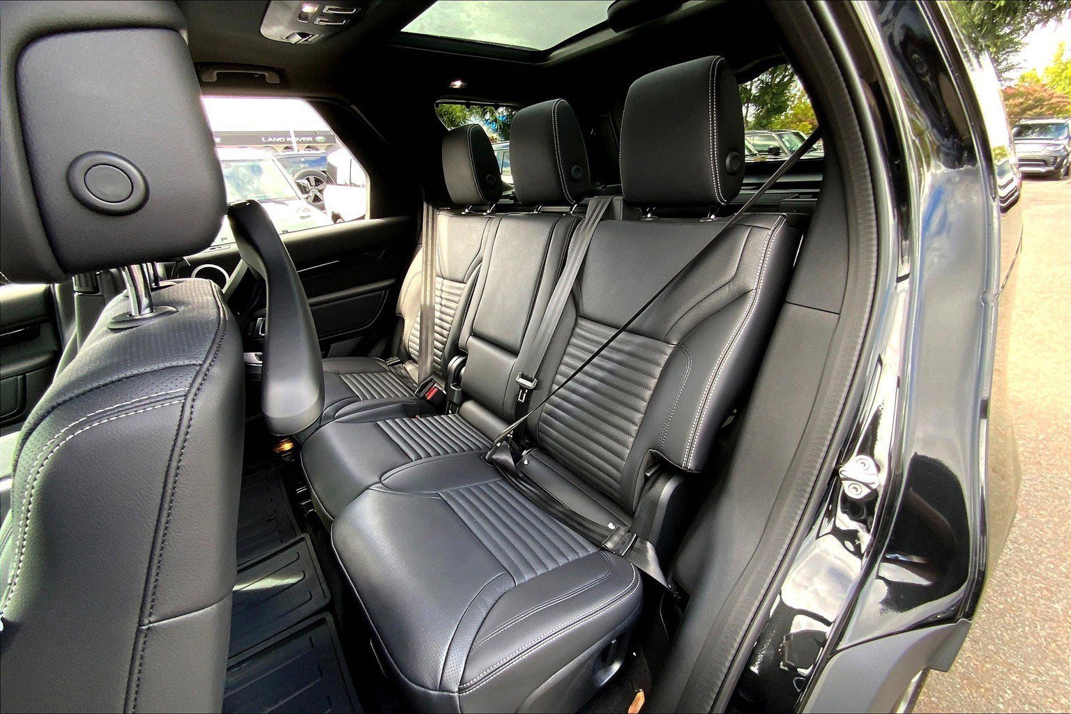 New 2025 Land Rover Discovery S image 11