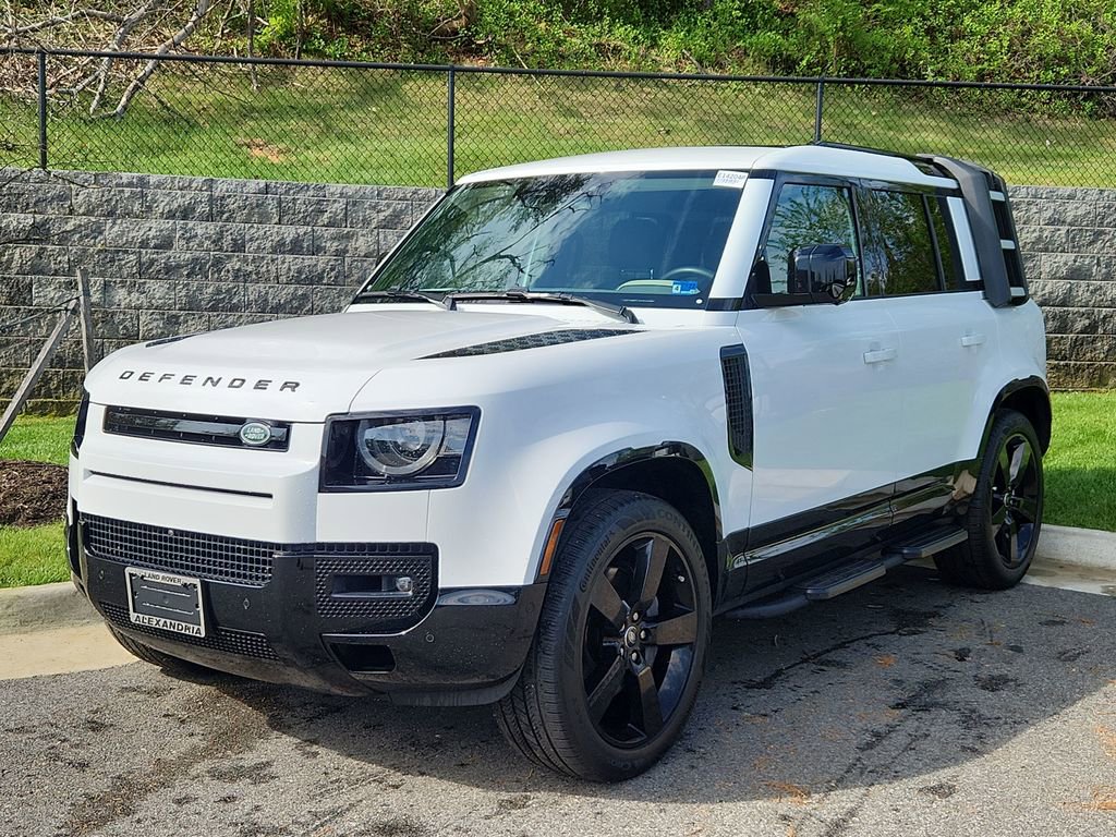 Used 2024 Land Rover Defender 110 X-Dynamic SE AWD/4WD image 1