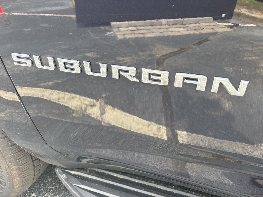 Used 2025 Chevrolet Suburban Premier RWD image 30
