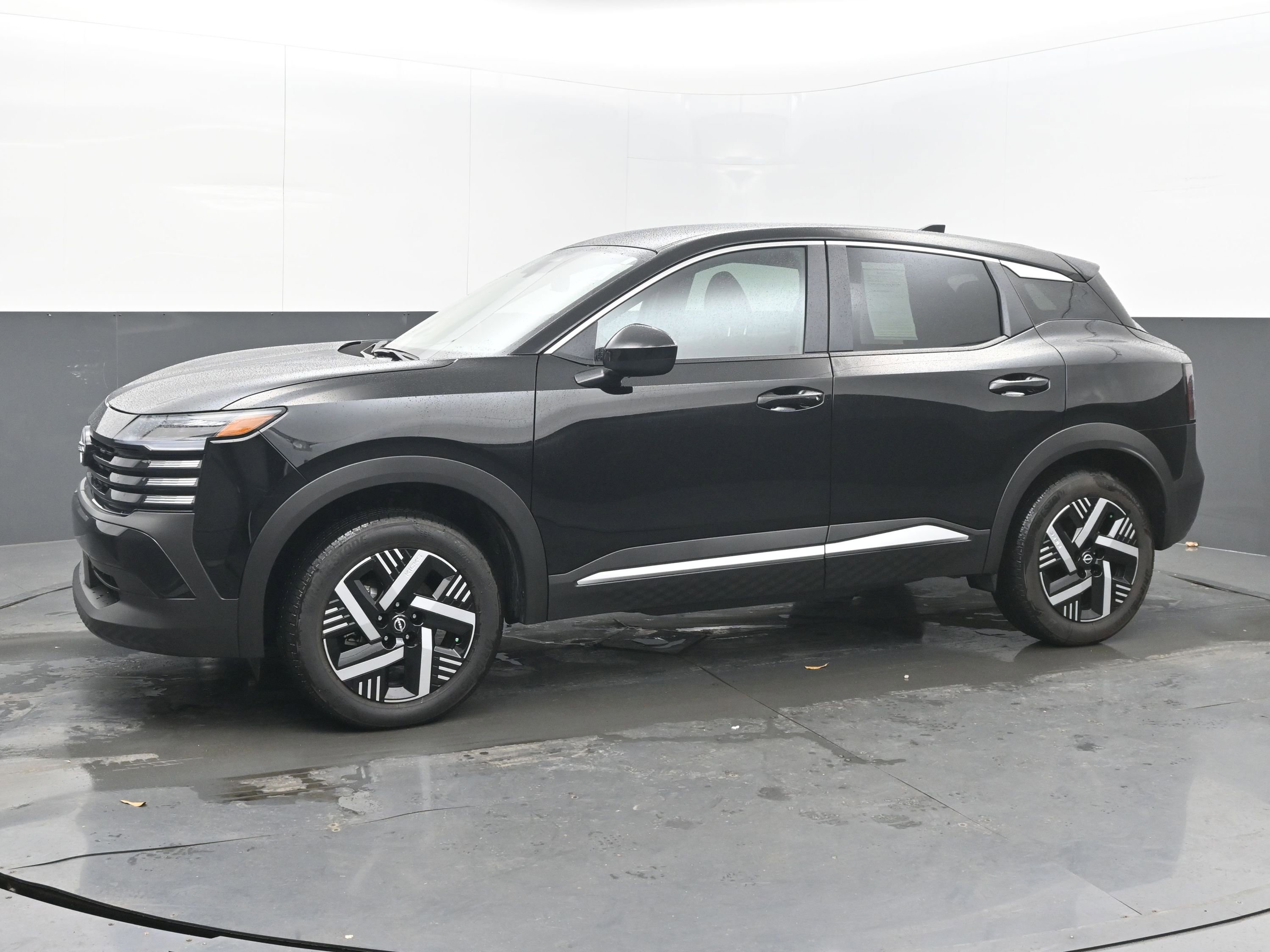 Certified 2025 Nissan Kicks SV image 4