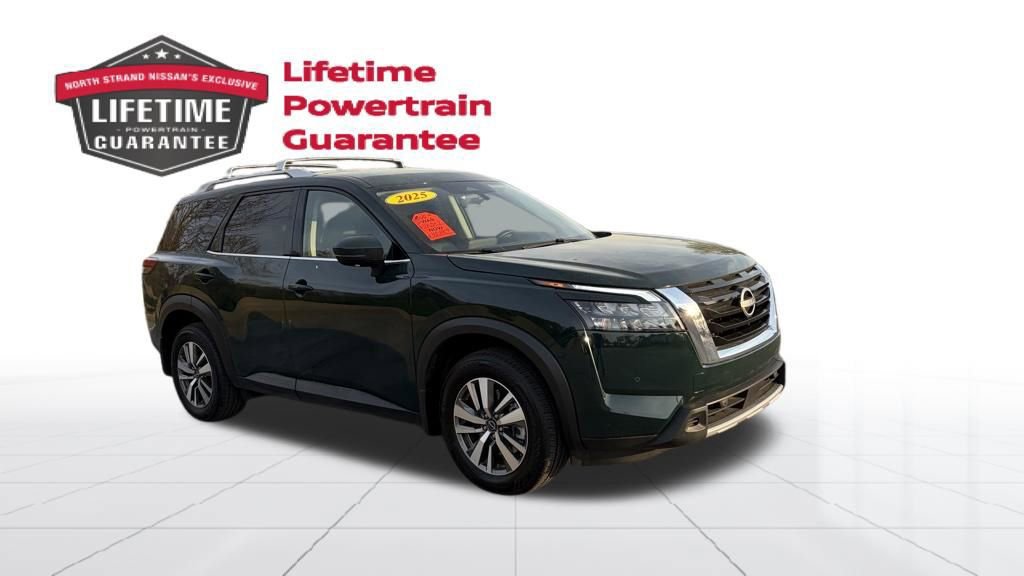 Certified 2025 Nissan Pathfinder SL image 9
