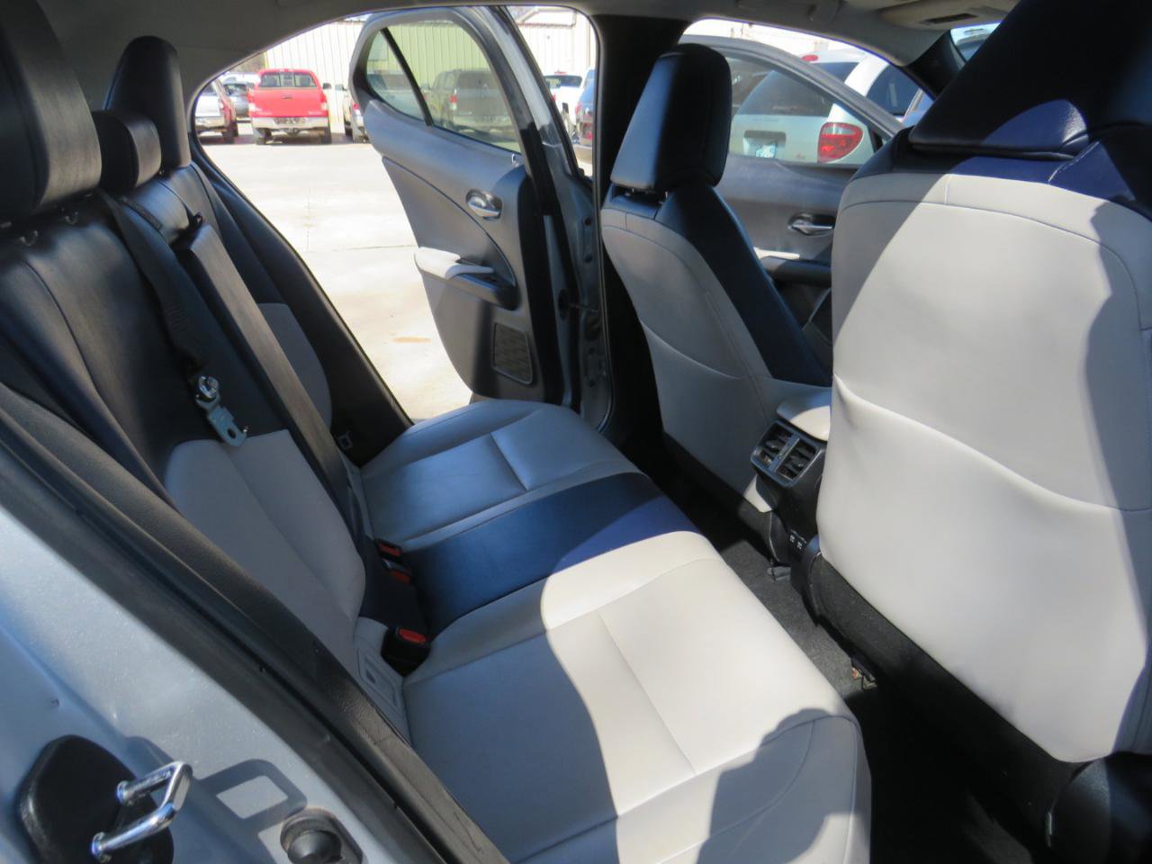 Used 2019 Lexus UX 200 Base image 36